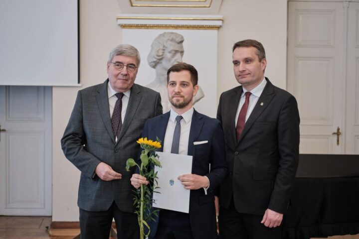 🎓 Wyróżniona praca doktorska dr Adama Perza!